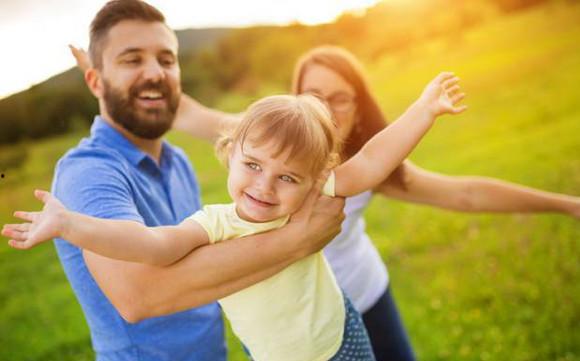 爸爸吃瓜孩子打架,爸爸吃瓜引发的亲子冲突