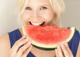 厦门孕妇吃瓜,孕期饮食安全再引关注