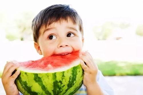 吃瓜零零后图片,趣味图片背后的时代印记